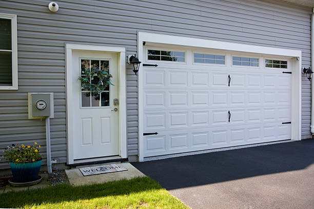 24/7 Emergency Garage Door Panel Replacement experts in Santa Rosa, TX